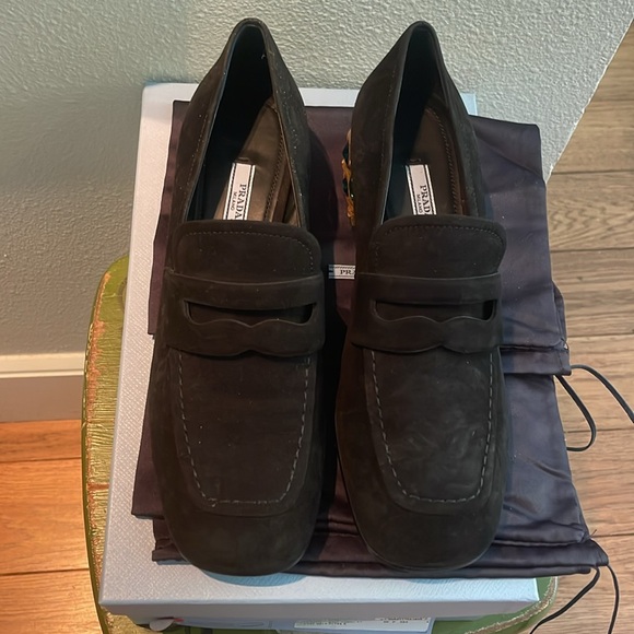 PRADA BLACK SUEDE UNIQUE EMERALD GREEN JEWELED HEEL LOAFERS EU 39 brand new - Picture 2 of 7